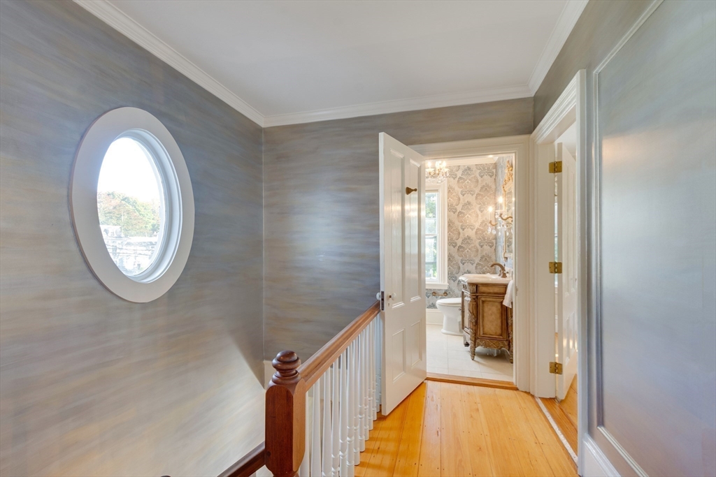 Medfield, Massachusetts 02052, United States, 5 Bedrooms Bedrooms, ,3 BathroomsBathrooms,Residential,Pending,102107