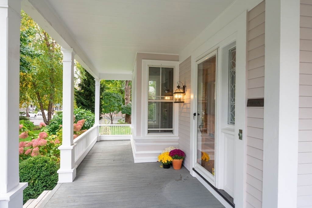 Medfield, Massachusetts 02052, United States, 5 Bedrooms Bedrooms, ,3 BathroomsBathrooms,Residential,Pending,102107