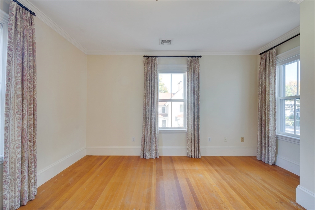 Medfield, Massachusetts 02052, United States, 5 Bedrooms Bedrooms, ,3 BathroomsBathrooms,Residential,Pending,102107