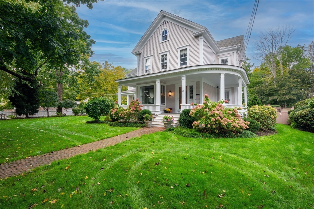 Medfield, Massachusetts 02052, United States, 5 Bedrooms Bedrooms, ,3 BathroomsBathrooms,Residential,Pending,102107