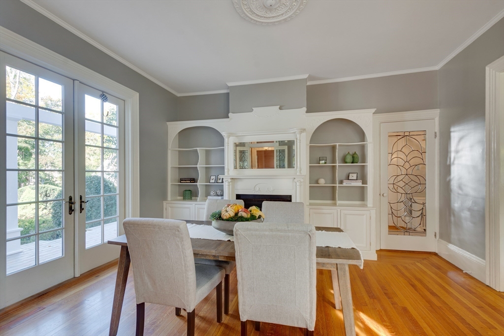 Medfield, Massachusetts 02052, United States, 5 Bedrooms Bedrooms, ,3 BathroomsBathrooms,Residential,Pending,102107