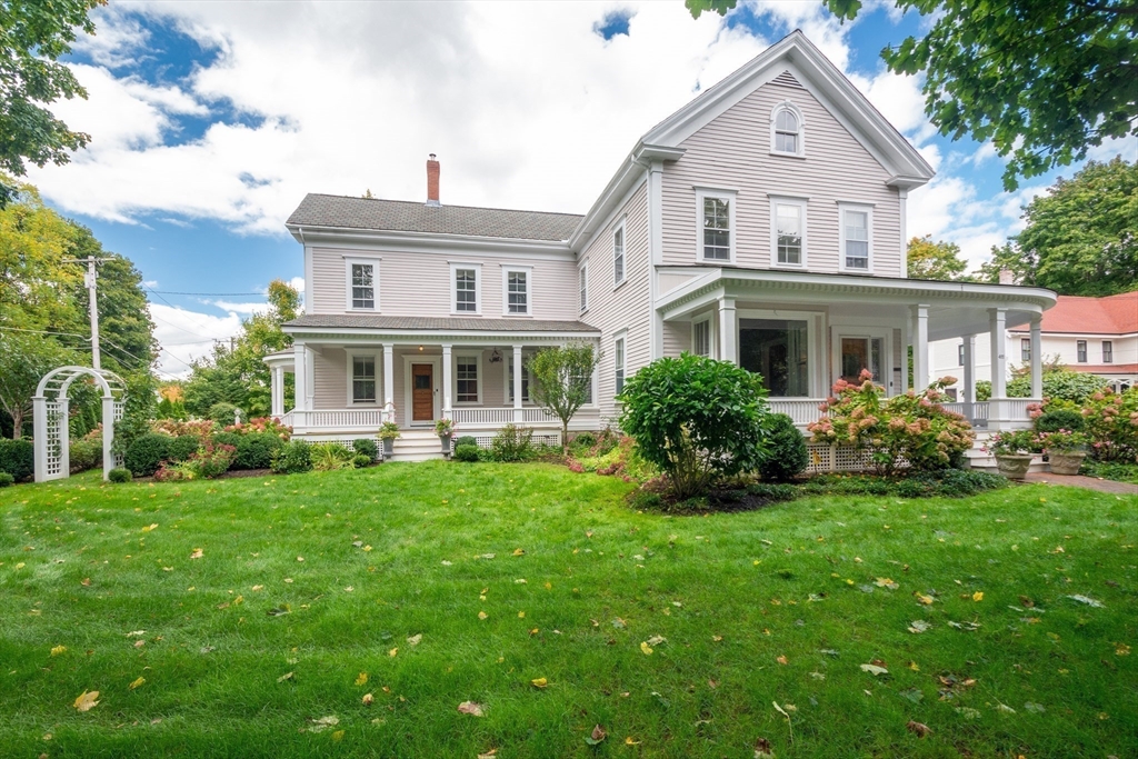 Medfield, Massachusetts 02052, United States, 5 Bedrooms Bedrooms, ,3 BathroomsBathrooms,Residential,Pending,102107