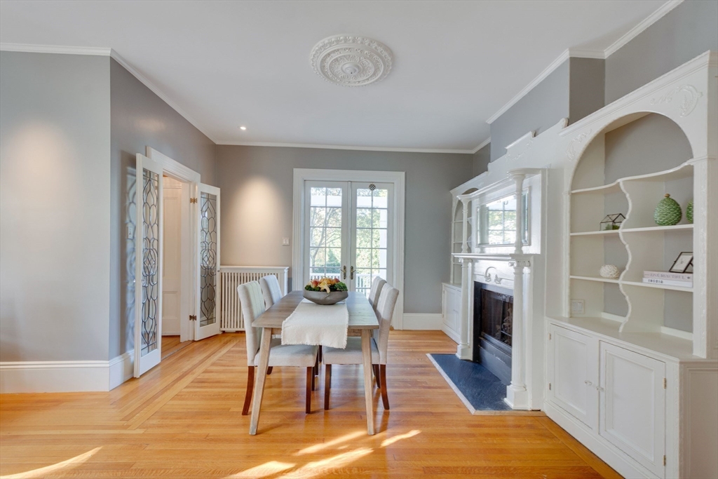 Medfield, Massachusetts 02052, United States, 5 Bedrooms Bedrooms, ,3 BathroomsBathrooms,Residential,Pending,102107