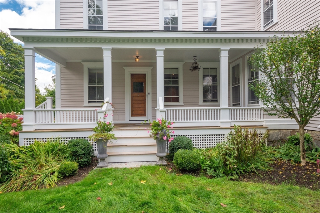 Medfield, Massachusetts 02052, United States, 5 Bedrooms Bedrooms, ,3 BathroomsBathrooms,Residential,Pending,102107