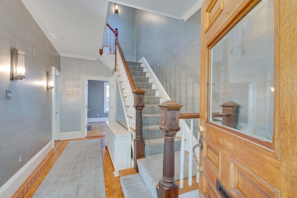 Medfield, Massachusetts 02052, United States, 5 Bedrooms Bedrooms, ,3 BathroomsBathrooms,Residential,Pending,102107