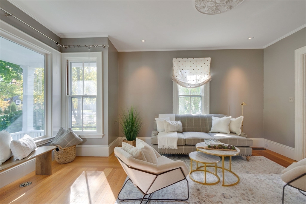 Medfield, Massachusetts 02052, United States, 5 Bedrooms Bedrooms, ,3 BathroomsBathrooms,Residential,Pending,102107