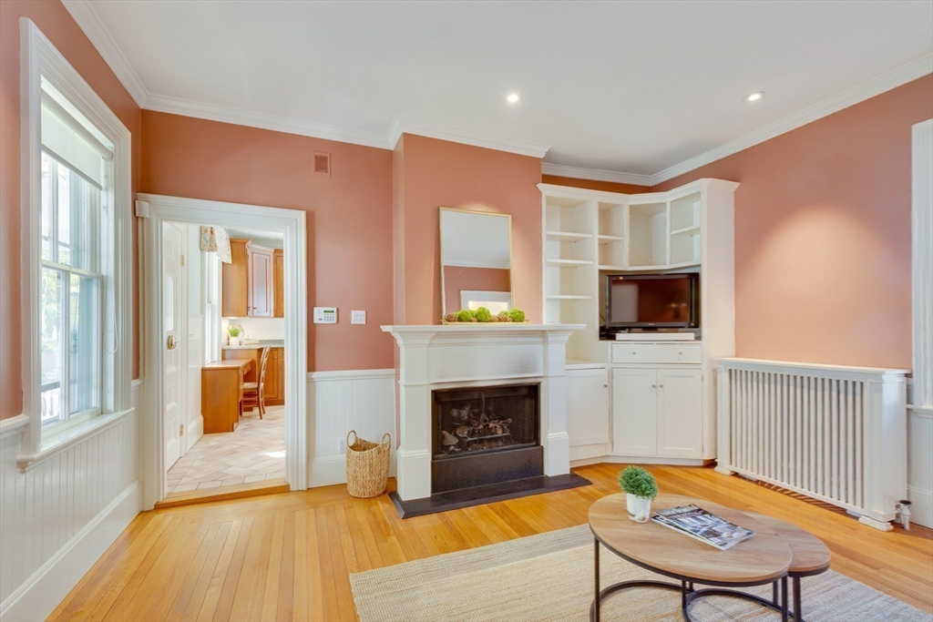 Medfield, Massachusetts 02052, United States, 5 Bedrooms Bedrooms, ,3 BathroomsBathrooms,Residential,Pending,102107