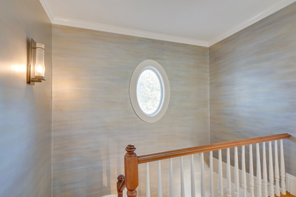 Medfield, Massachusetts 02052, United States, 5 Bedrooms Bedrooms, ,3 BathroomsBathrooms,Residential,Pending,102107