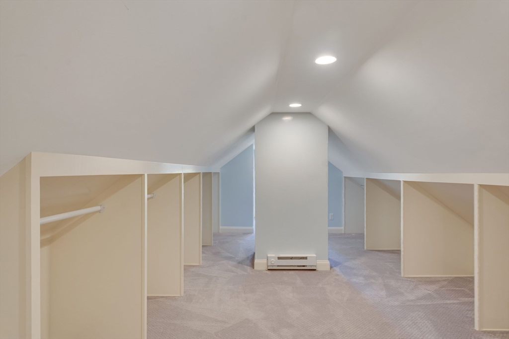 Medfield, Massachusetts 02052, United States, 5 Bedrooms Bedrooms, ,3 BathroomsBathrooms,Residential,Pending,102107