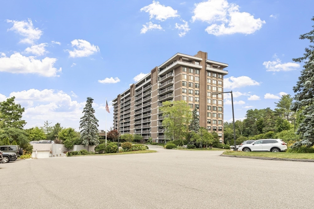 40 Village Rd 910