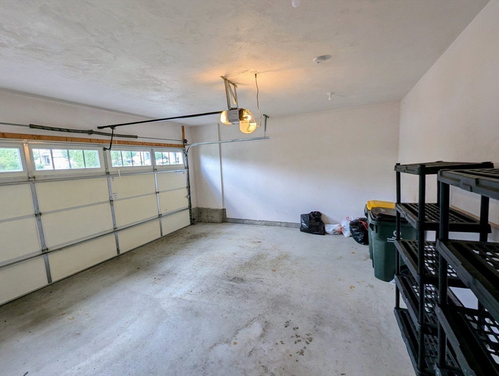 Franklin, Massachusetts 02038, United States, 2 Bedrooms Bedrooms, ,3 BathroomsBathrooms,Residential,Active,159217