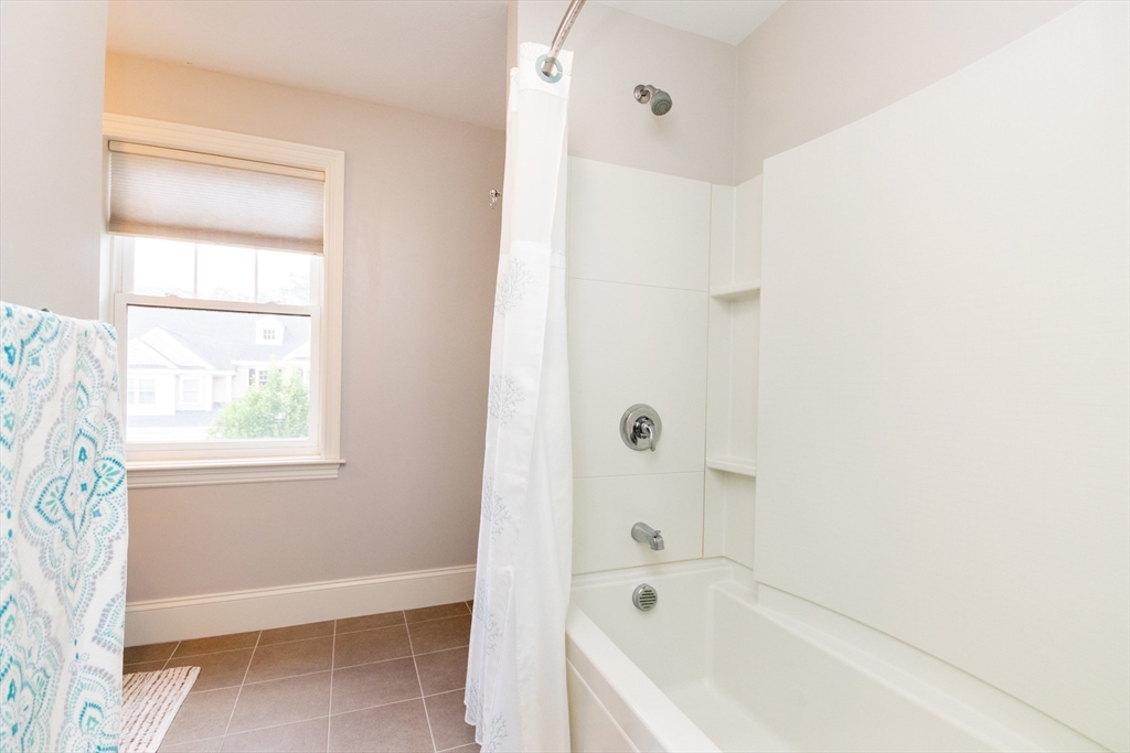 Franklin, Massachusetts 02038, United States, 2 Bedrooms Bedrooms, ,3 BathroomsBathrooms,Residential,Active,159217