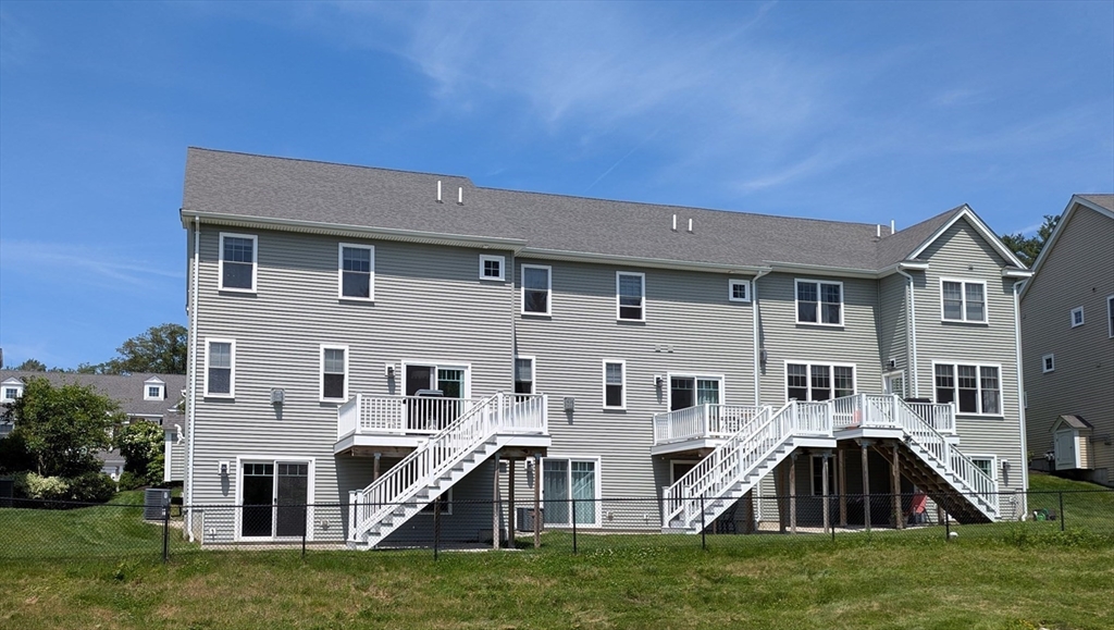 Franklin, Massachusetts 02038, United States, 2 Bedrooms Bedrooms, ,3 BathroomsBathrooms,Residential,Active,159217