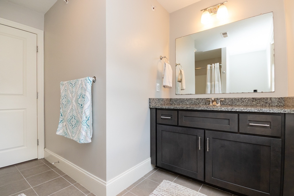 Franklin, Massachusetts 02038, United States, 2 Bedrooms Bedrooms, ,3 BathroomsBathrooms,Residential,Active,159217