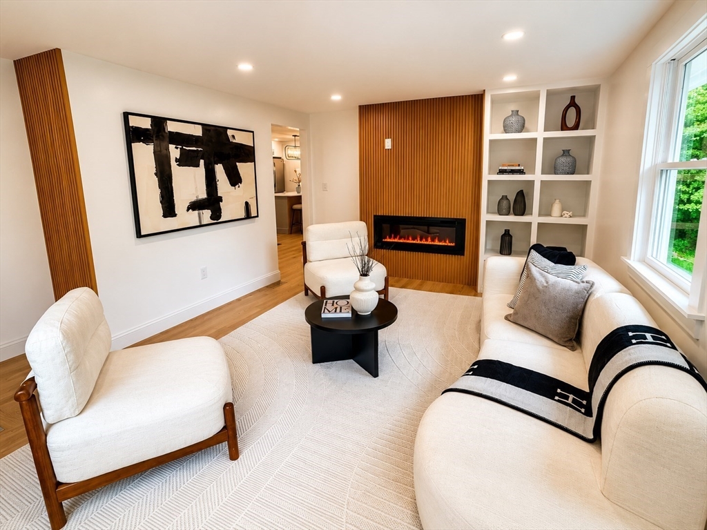 315 Lake Dr