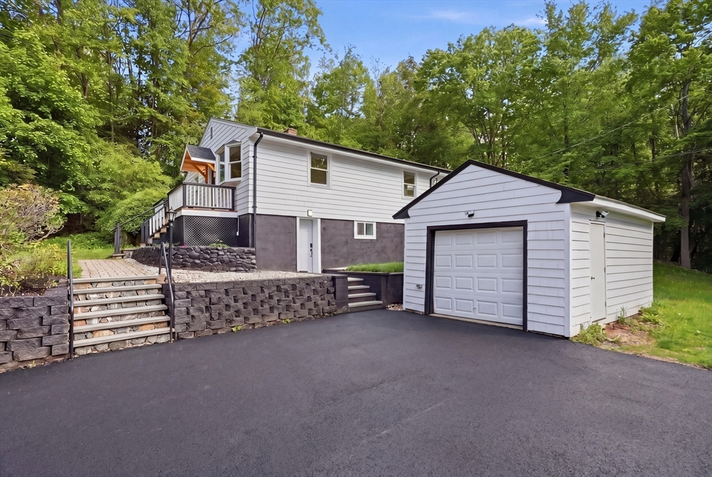 315 Lake Dr