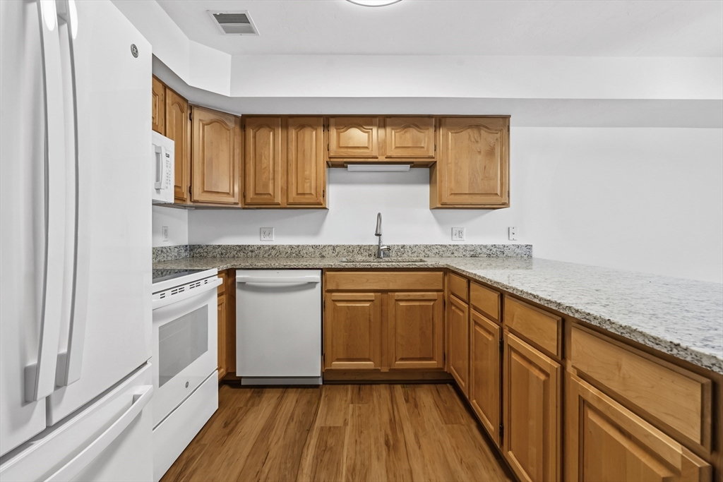 24 Greenleaves Dr 406