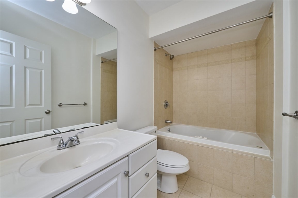 328 Copeland St 2E