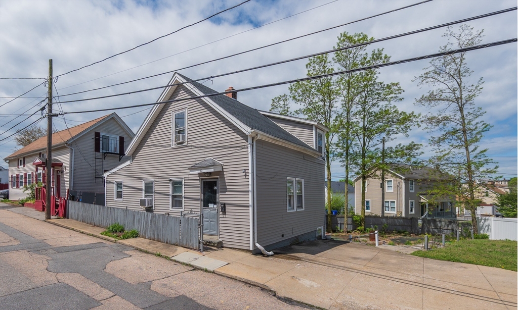 52 Luna St