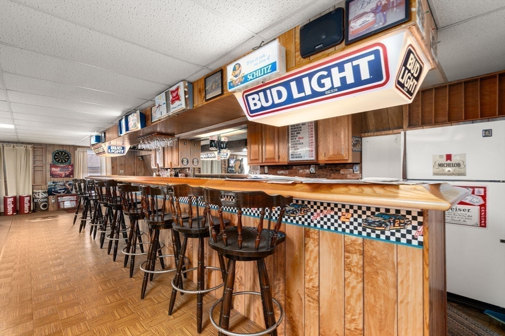 Springfield, Massachusetts 01104, United States, 3 Bedrooms Bedrooms, ,2 BathroomsBathrooms,Residential,Active,166996