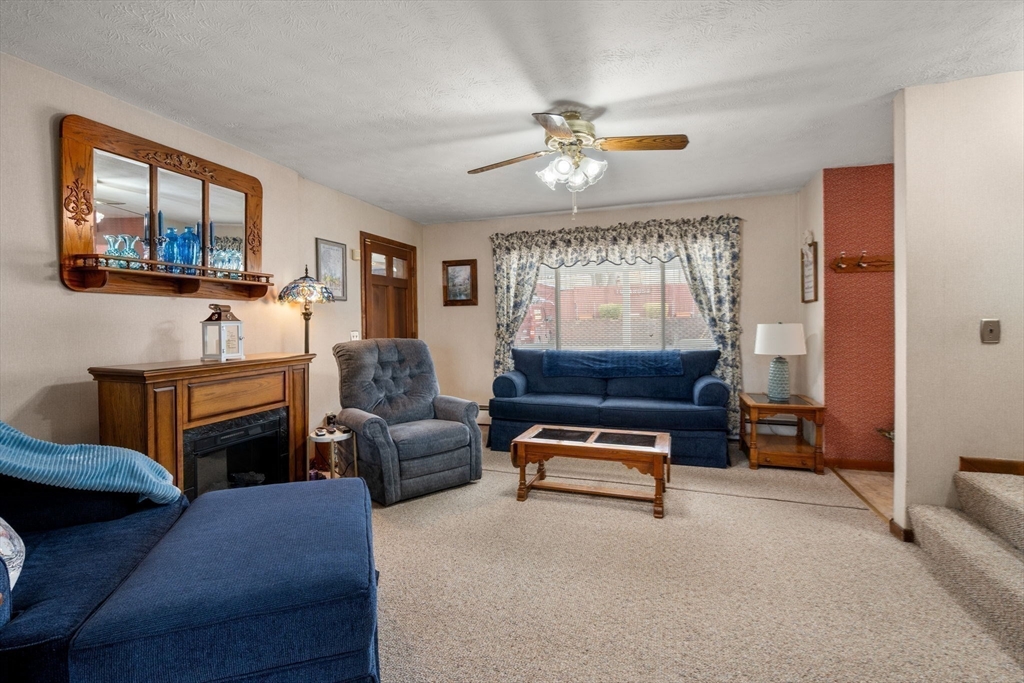 Springfield, Massachusetts 01104, United States, 3 Bedrooms Bedrooms, ,2 BathroomsBathrooms,Residential,Active,166996