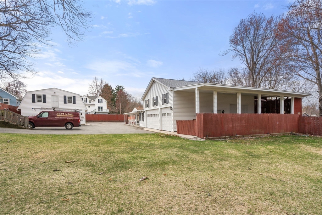 Springfield, Massachusetts 01104, United States, 3 Bedrooms Bedrooms, ,2 BathroomsBathrooms,Residential,Active,166996