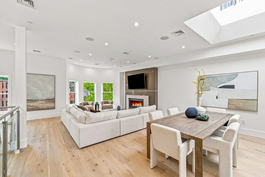 Photo of 431 Marlborough St, Boston, MA