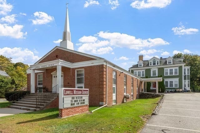 Photo of 403 Andover St, Lowell, MA
