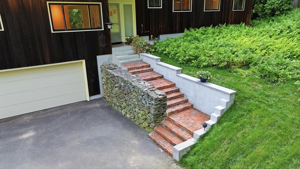 131 Warren Ave, Harvard, MA Photo #4