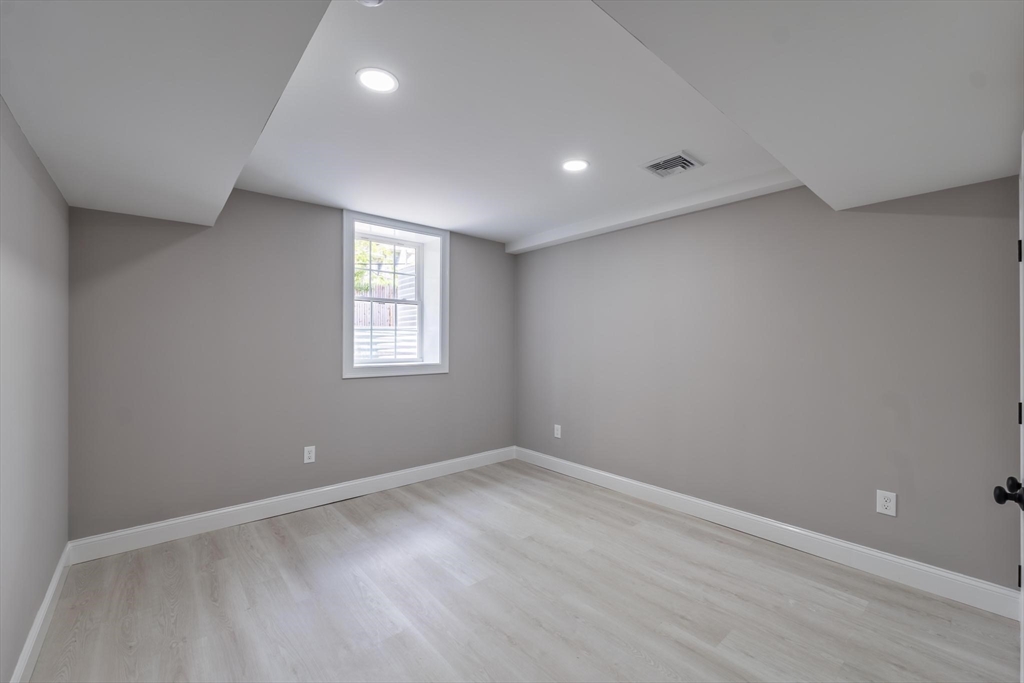 364 High St, Fall River, MA Photo #29