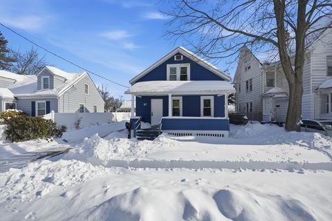 Photo of 87 Fenwick Street, Springfield, MA 01109 (MLS # 73472993)