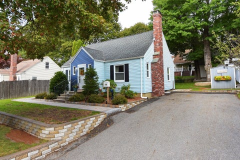 Photo of 35 Calumet Ave, Worcester, MA 01605 (MLS # 73587129)