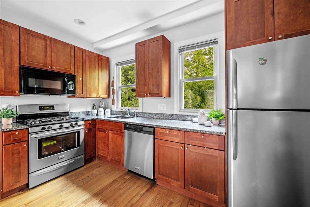 Photo of 33 Plainfield St, Boston, MA