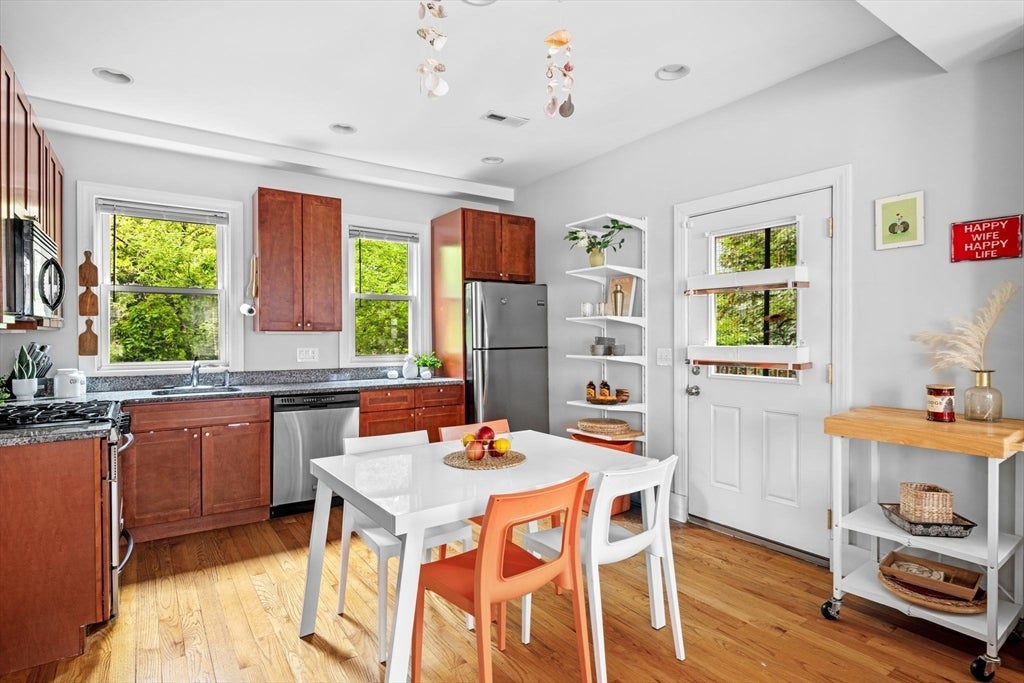 33 Plainfield St 2