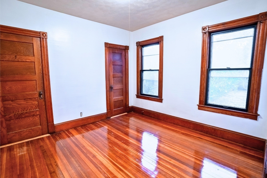 Springfield, Massachusetts 01151, United States, 3 Bedrooms Bedrooms, ,1 BathroomBathrooms,Residential,Active,253055