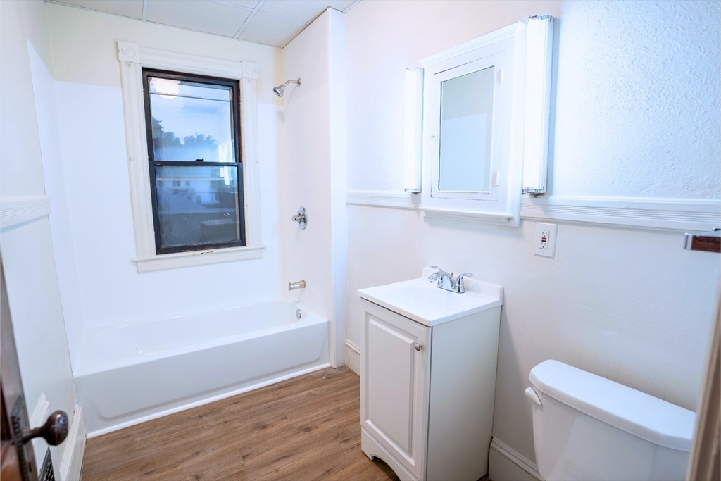 Springfield, Massachusetts 01151, United States, 3 Bedrooms Bedrooms, ,1 BathroomBathrooms,Residential,Active,253055