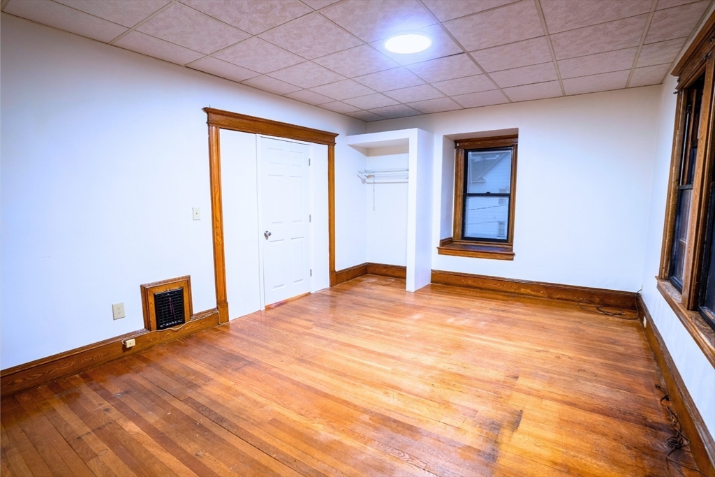 Springfield, Massachusetts 01151, United States, 3 Bedrooms Bedrooms, ,1 BathroomBathrooms,Residential,Active,253055