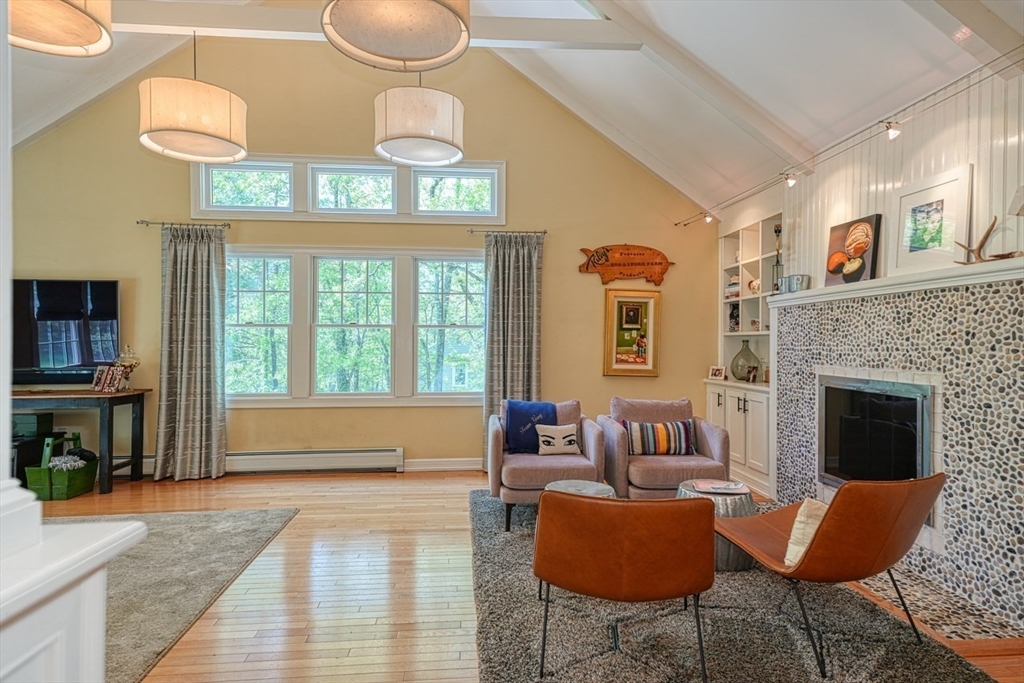 16 Brimstone Ln