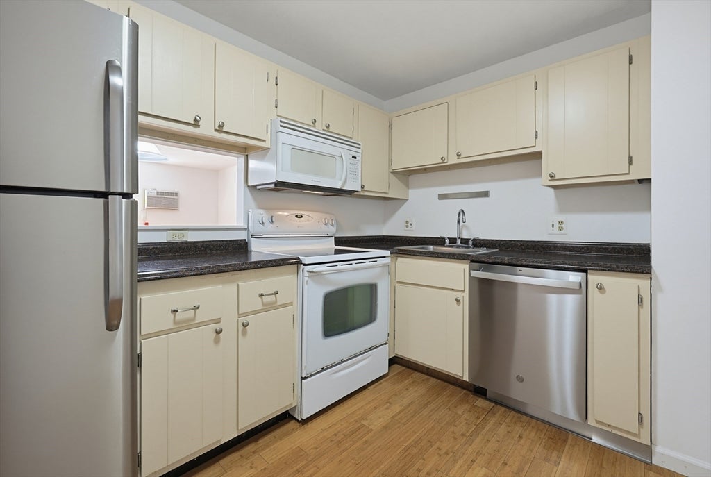 65 Milliken Ave 3