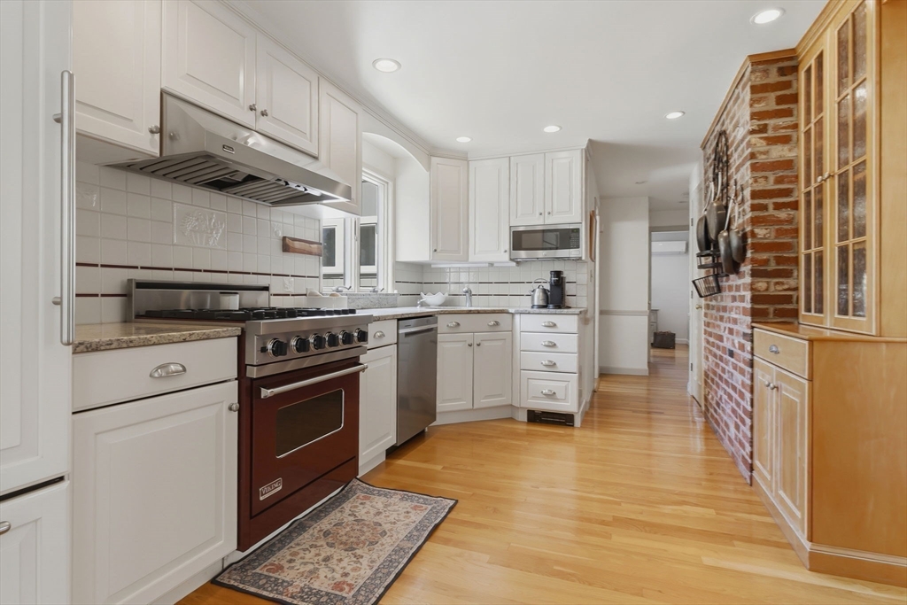 4 Everett Dr