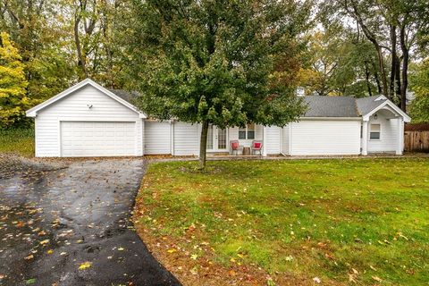 Photo of 32 Billings St #32R, Sharon, MA 02067 (MLS # 73480218)