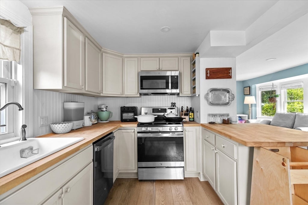 16 Pleasant St, Scituate, MA Photo #4