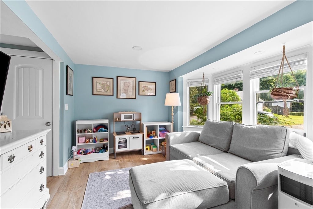 16 Pleasant St, Scituate, MA Photo #3