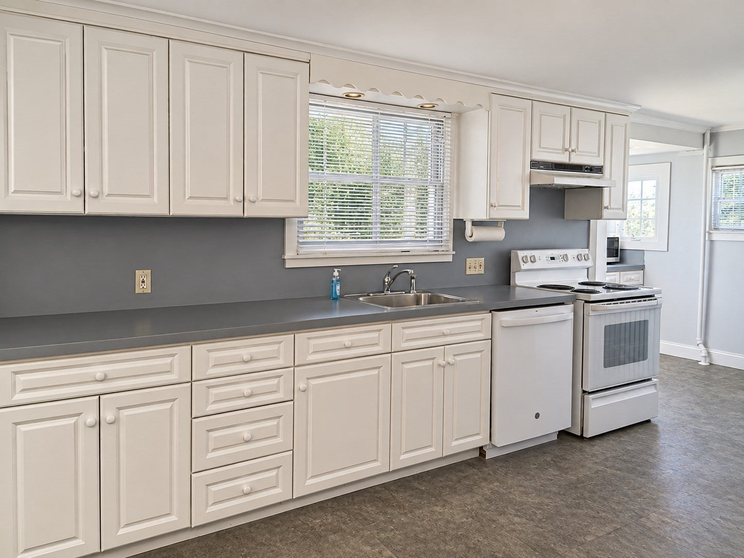 1575 Wilbraham Rd, Springfield, MA, 1575 Wilbraham Rd, Springfield, MA Photo #2