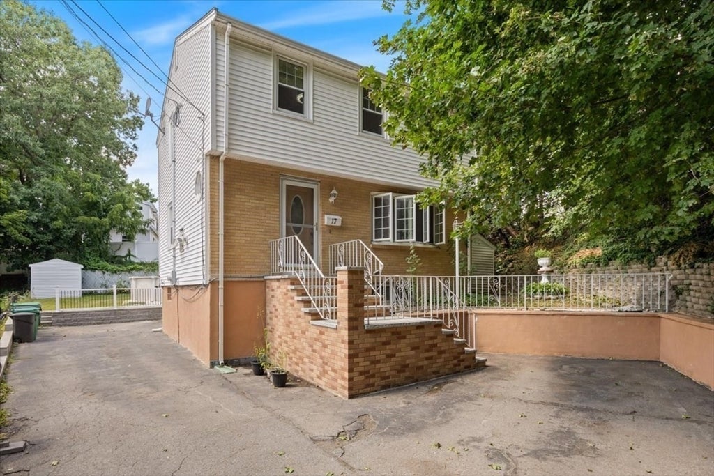 17 Saint Denis Ave
