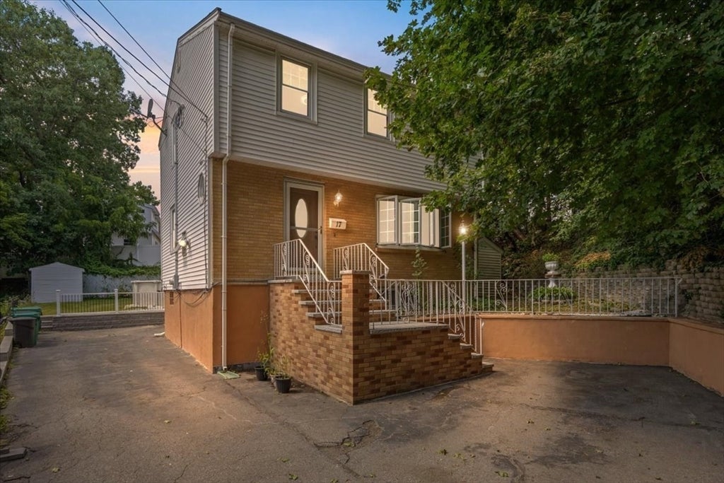 17 Saint Denis Ave