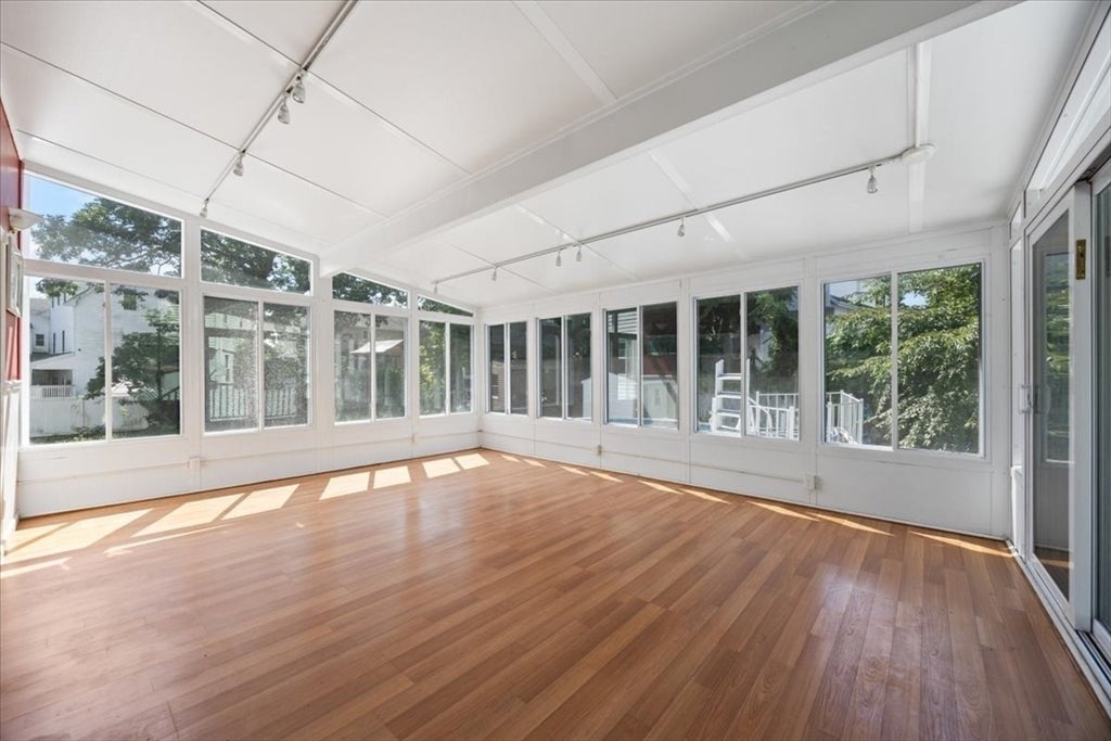 17 Saint Denis Ave