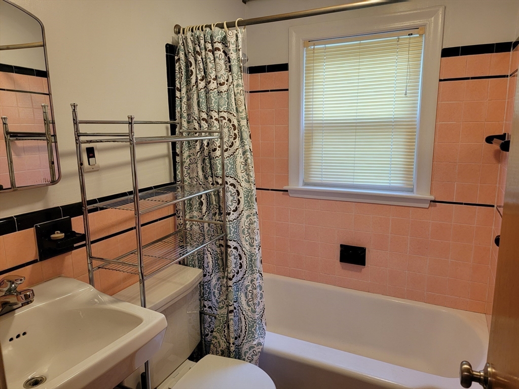 Belmont, Massachusetts 02478, United States, 1 Bedroom Bedrooms, ,1 BathroomBathrooms,Residential,Active,199506