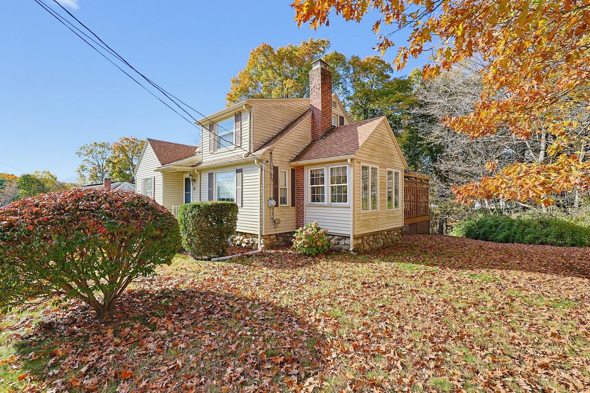 6 Carleton Rd