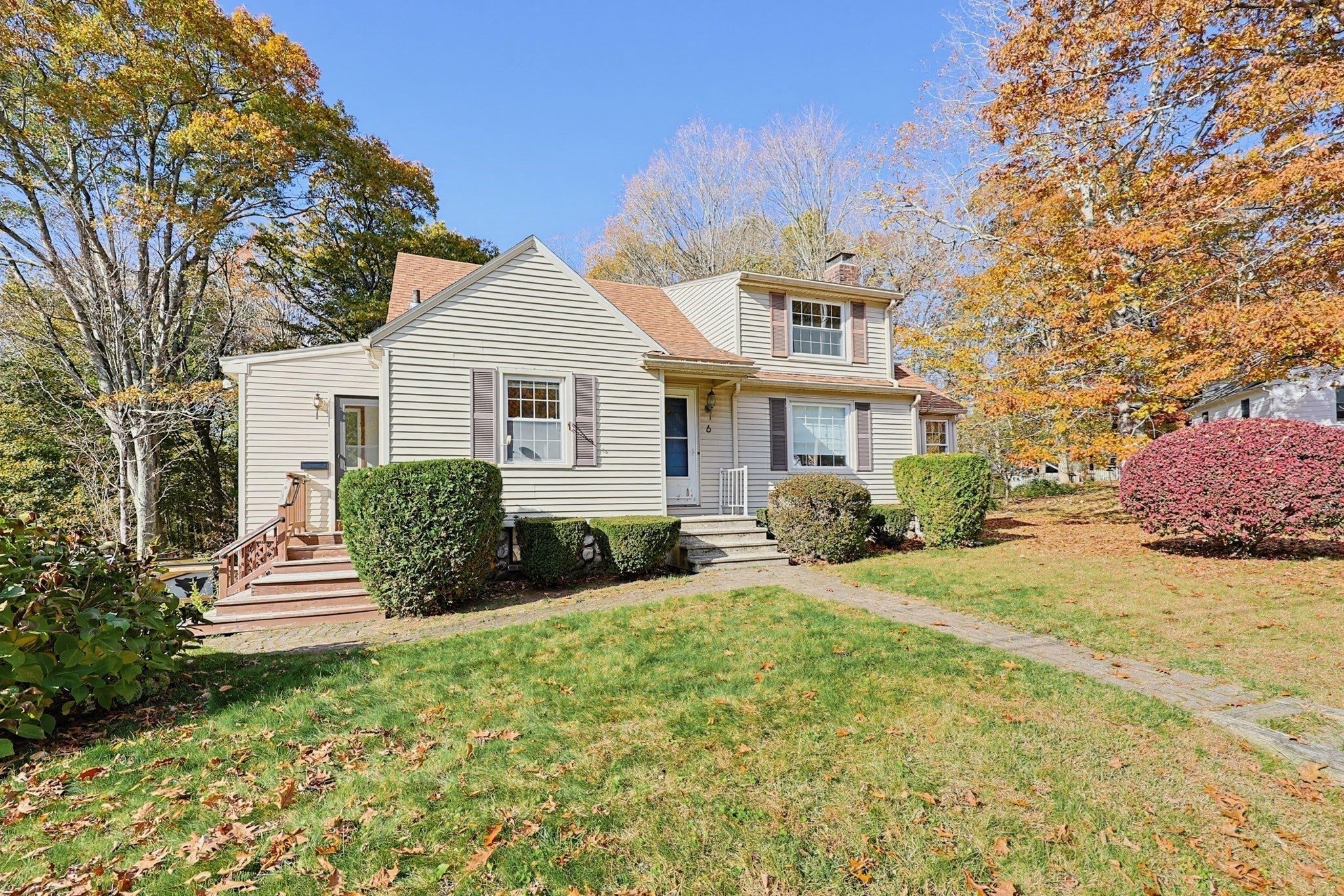 6 Carleton Rd